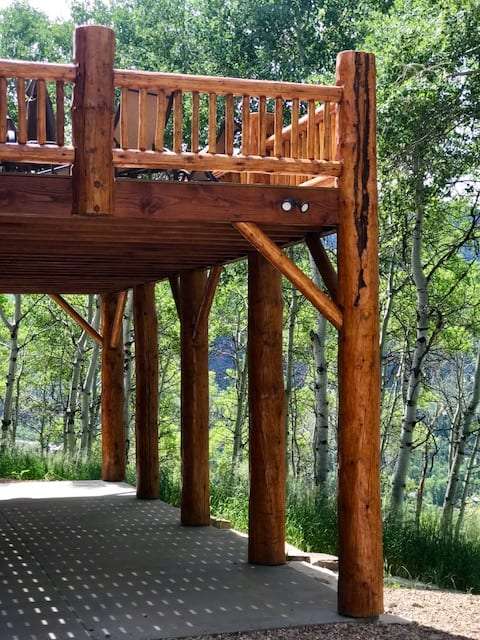 Wasatch-Timber-deck-log-railing.jpg__PID:ad6f01c0-7e04-46b8-af70-a521b894c633